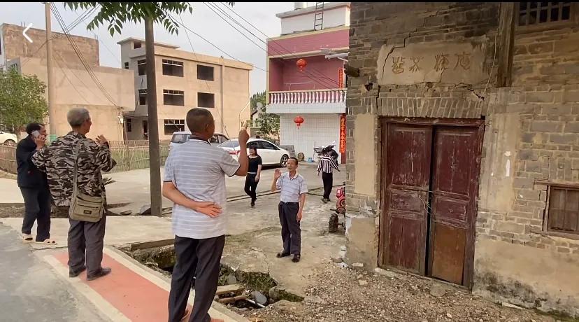 农村小卖部招牌图片,农村小卖部门头上刻了4个字