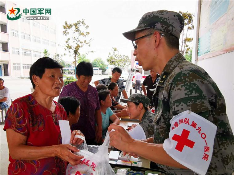药剂师王伟迪：我愿做大堤上的一束烛光