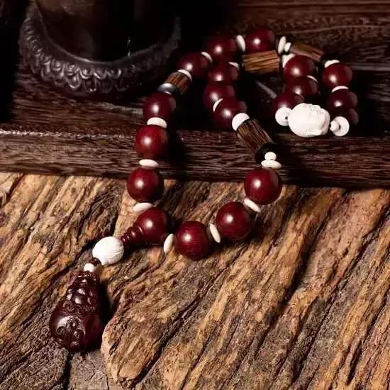 文玩貔貅什么属相不能戴,貔貅招财的正确戴法