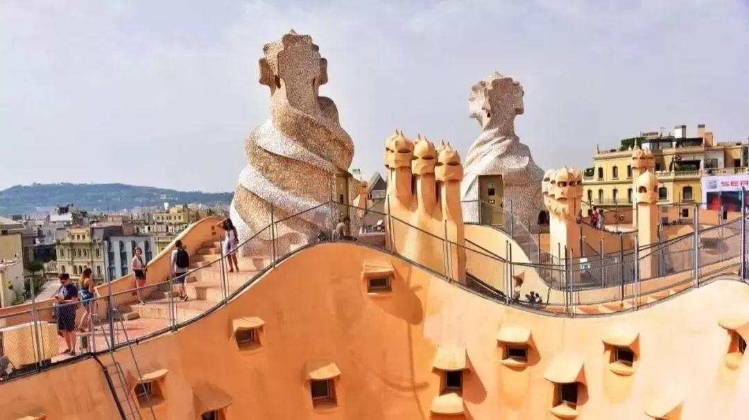 巴塞罗那72小时:住进高迪的幻梦世界