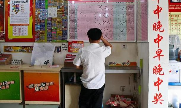 老彩民为何愿意“压哨”购买，中奖几率变大？压哨中奖真有猫腻？