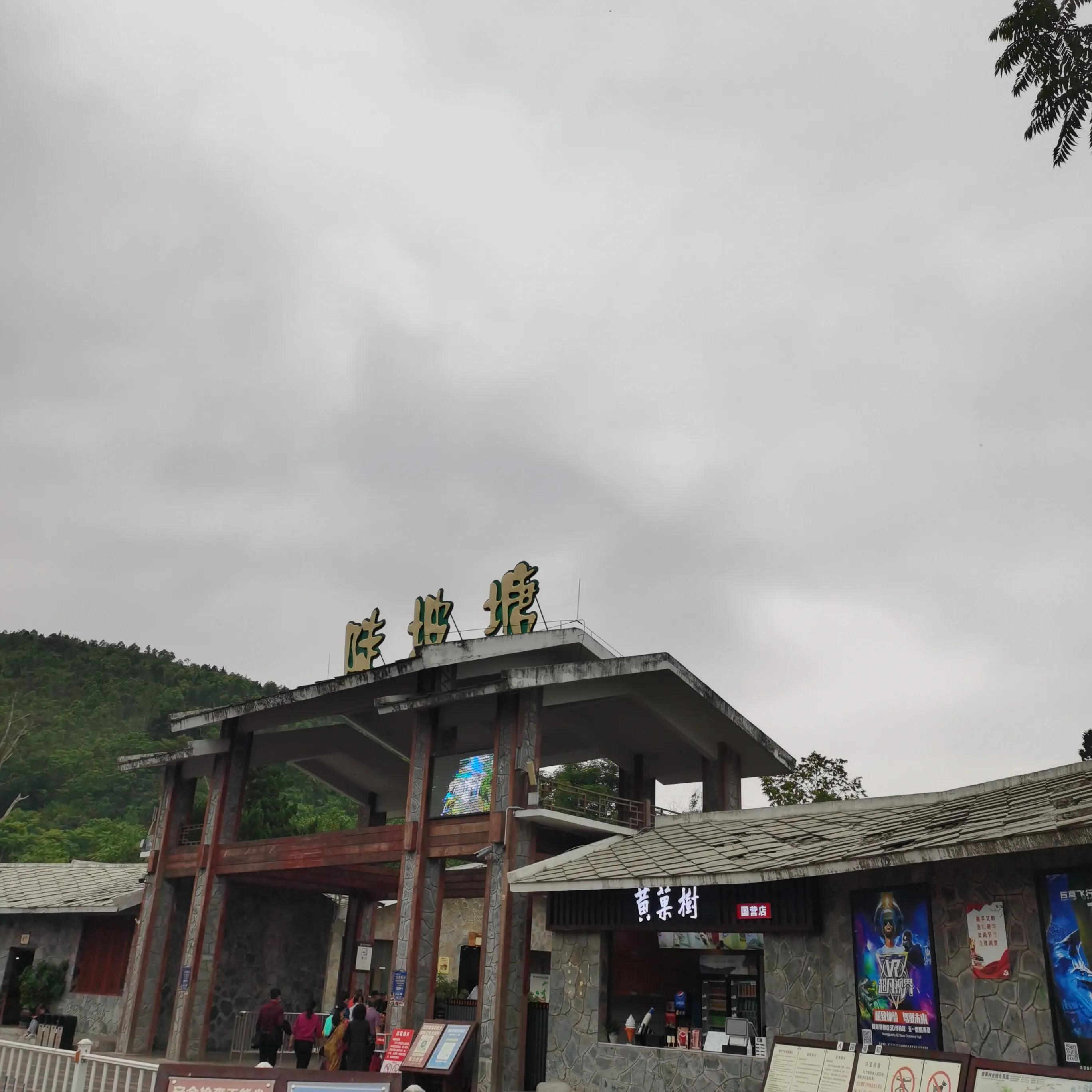 向南方和向北方,登上山顶看美景贵州黄果树瀑布