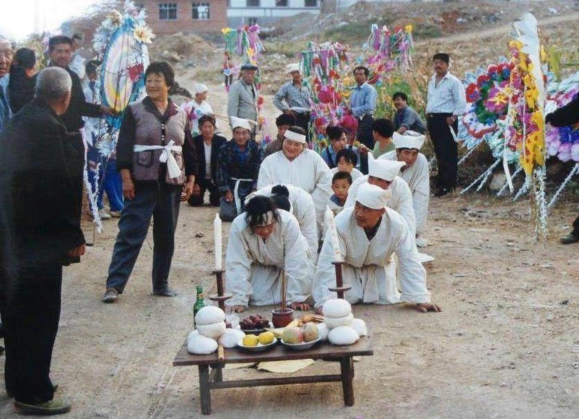 三年守孝的规矩怎么来的,现在守孝还有讲究吗