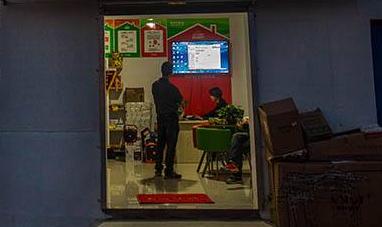 农村宝妈种地赚一万元,农村宝妈努力挣生活费