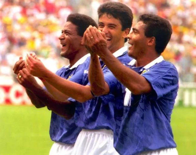 荷兰队和巴西对攻,94年世界杯荷兰比赛