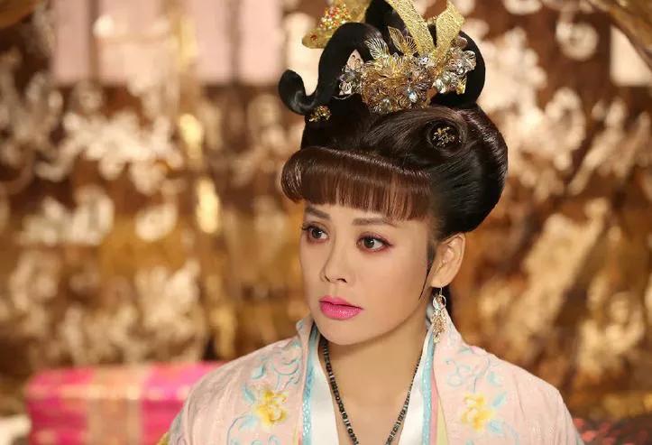 厚刘海和稀刘海哪个好看,厚刘海和八字刘海