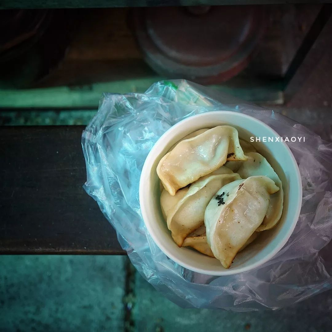 一上午走了1万步，探访5家人气爆棚的小店，不但吃撑还差点被人打