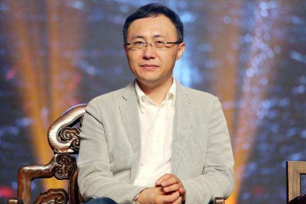 “娱乐教父”王长田，不混圈子不喝酒，捧红徐峥、赵薇等新人导演