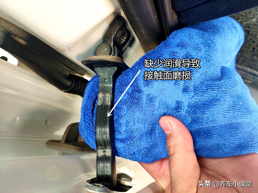 车门难推开怎么办,开车门异响最简单的解决方法