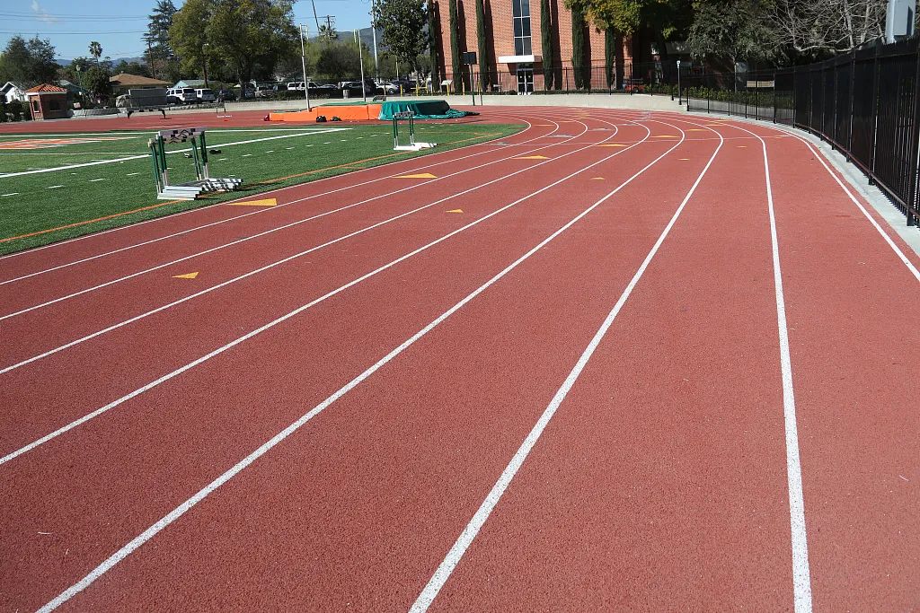 塑胶跑道分为哪几种类型,塑胶跑道常见质量问题及解决方案