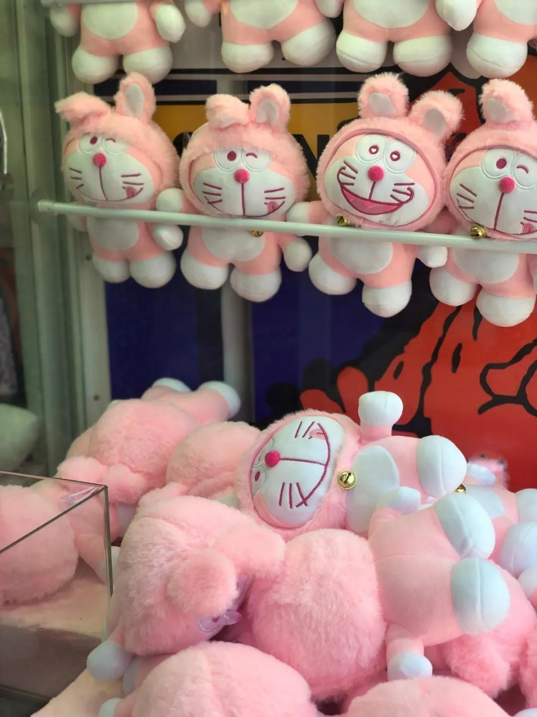 米奇、轻松熊、皮卡丘...西安正版娃娃机店！抓到就是赚