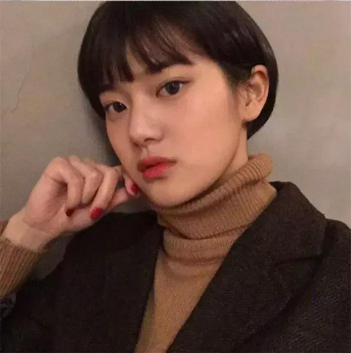 碎发太多怎么扎好看,扎高马尾额头前面碎发太多怎么办