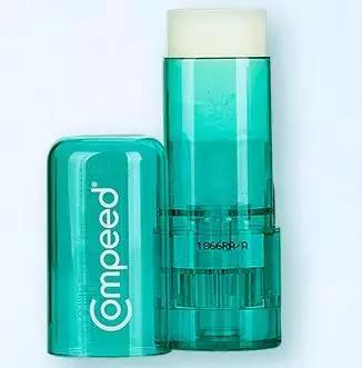 啊呀！你的脚后跟看起来糙得像位“真正男子汉”