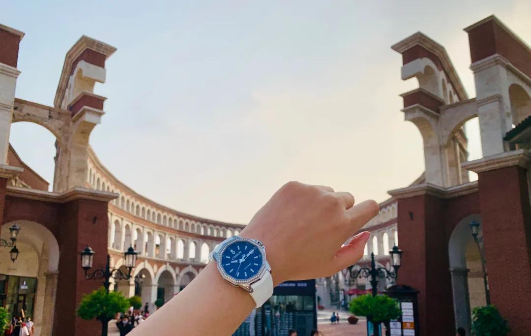 十一国庆没闲着，大腕给你找了4个爱表的女朋友