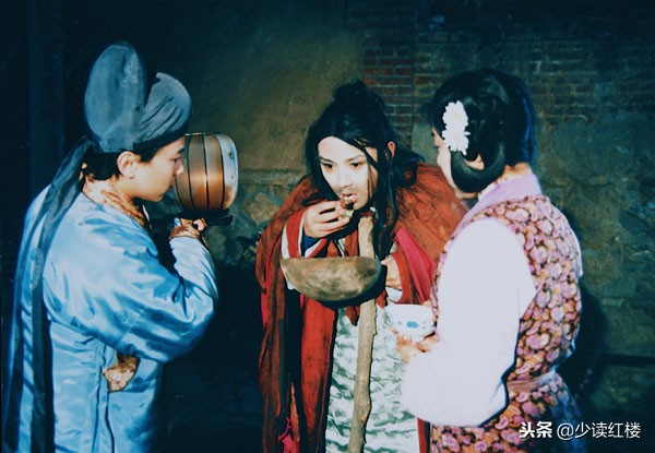 红楼梦贾府被抄家谁最后守护贾府,贾府被抄家时贾府权力