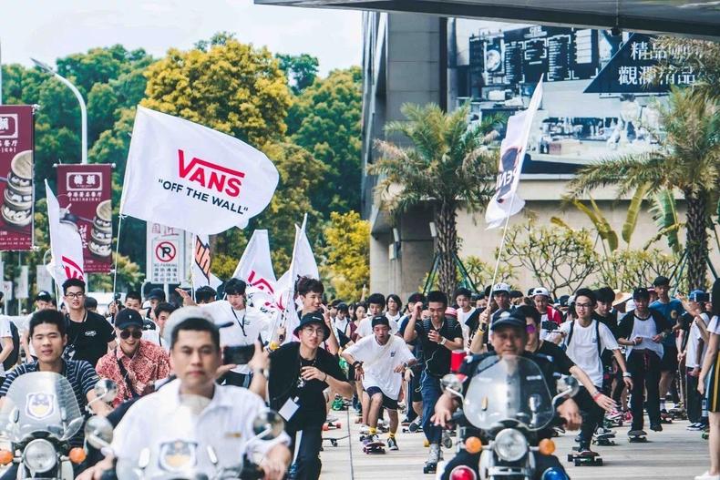 虽然我滑板玩得烂,但不影响我爱Vans