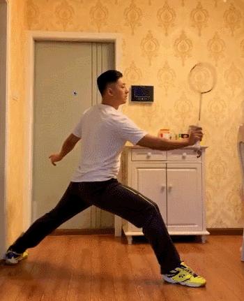 最简单的接杀技巧,足球过人中的四两拨千斤讲解