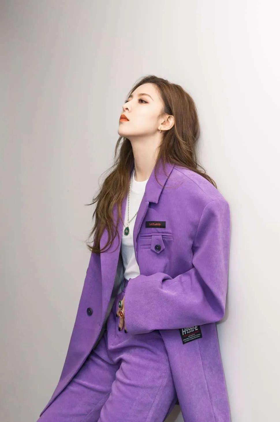 一套西装又正式又休闲,30-35岁女性春季穿搭西装