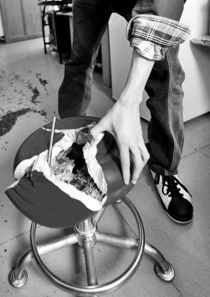 国人都爱坐的这椅子,或会爆炸起火,有人因此死亡,威力堪比*弹炸**