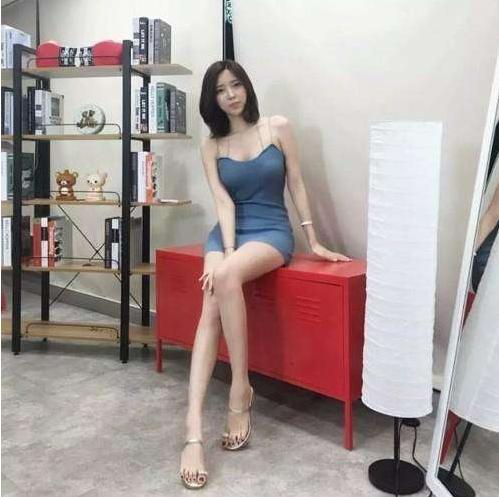 宠粉狂魔米娜在超管睡觉时发福利粉丝愿用400部视频来换一套写真