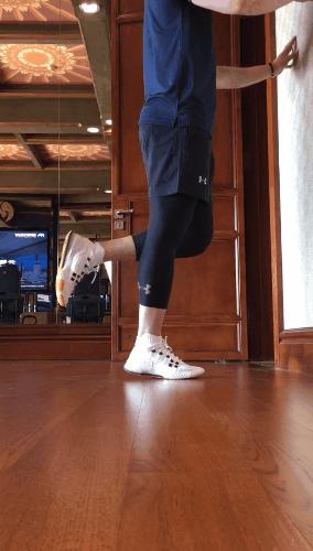 一个简单训练前保护脚踝的方法,伤病后增强脚踝力量的训练方法