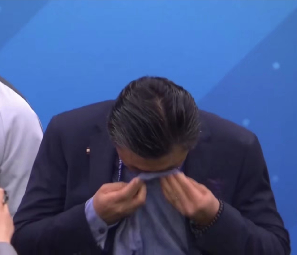 中国女足夺冠哽咽,中国女足绝杀韩国夺冠贾秀全