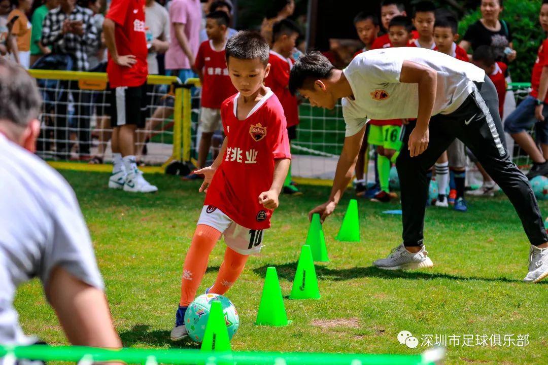 深圳佳兆业队走进社区500多名萌娃嗨翻小长假