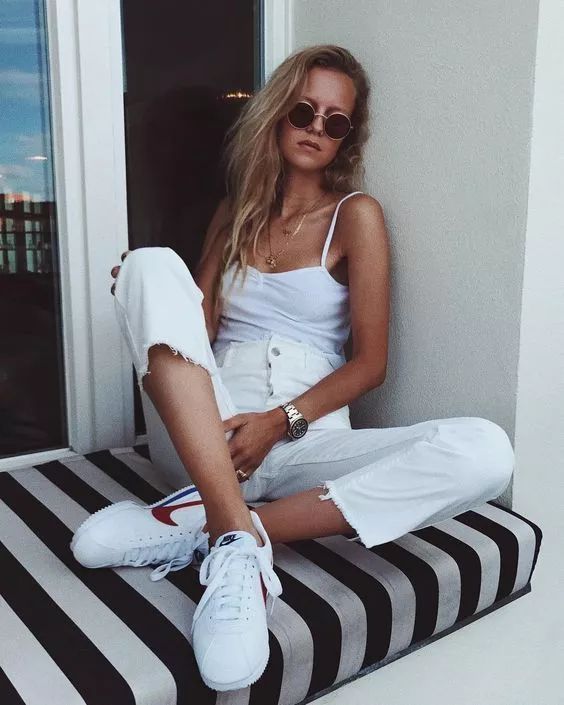 人生处处是陷阱,人生处处是陷阱只有躲起来最安全