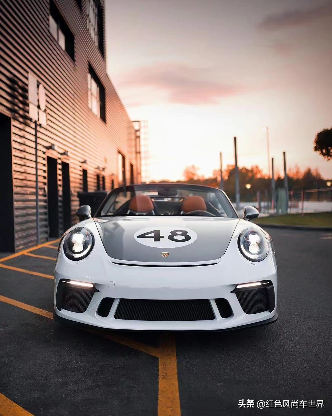 保时捷911turbos硬顶敞篷版街拍,保时捷911跑车传奇展闪耀登场