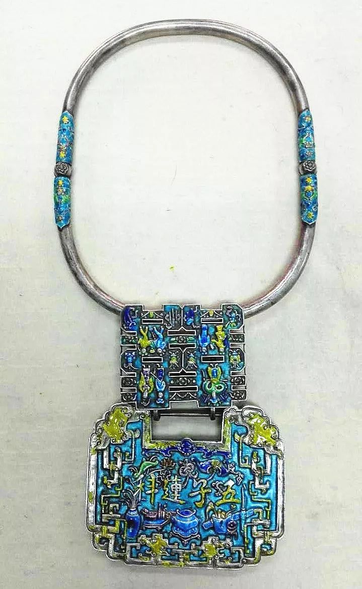 长命锁给娃戴,长命锁祝福视频