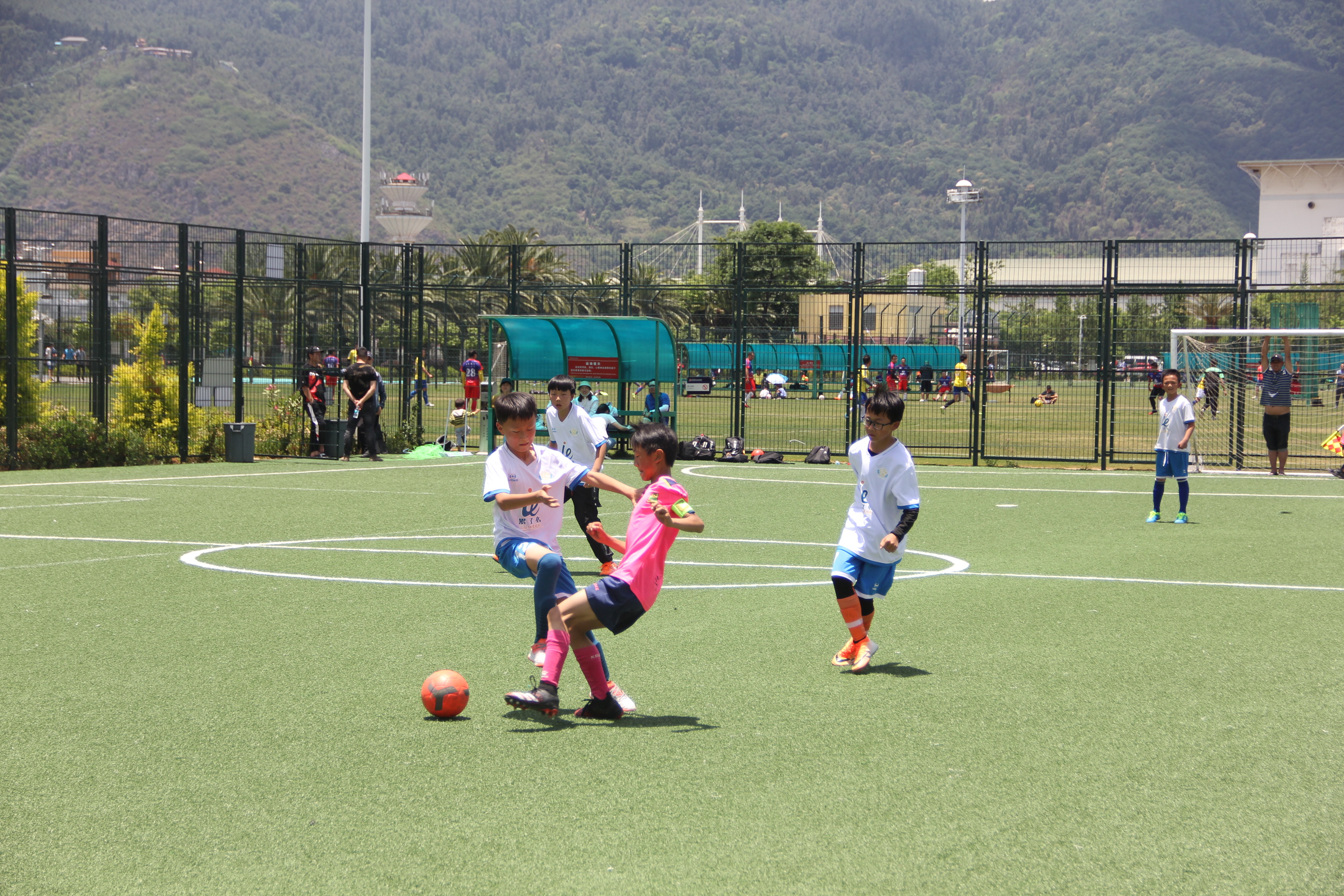 助推校园足球公益活动,助力青少年足球比赛