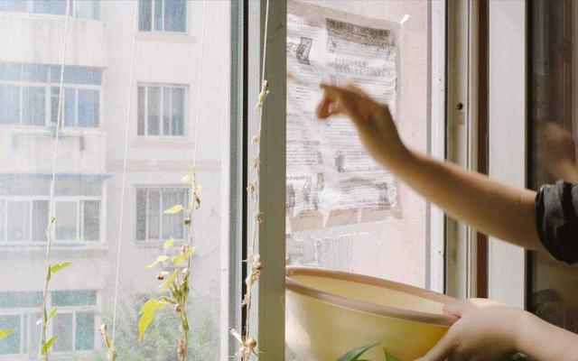 墙上的广告胶怎么除掉没有除胶剂,墙上广告胶怎么清理干净