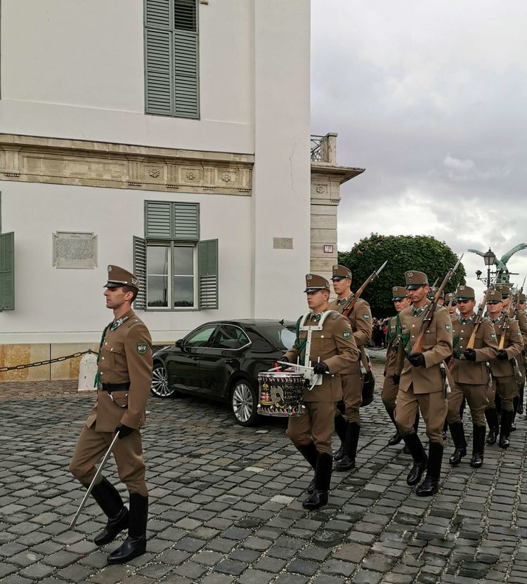 匈牙利的首都,当年陈强曾到此,两个儿子取名“布达”“佩斯”