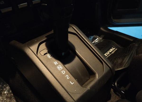 新款铃木吉姆尼售价高达27万,铃木吉姆尼哈弗h9