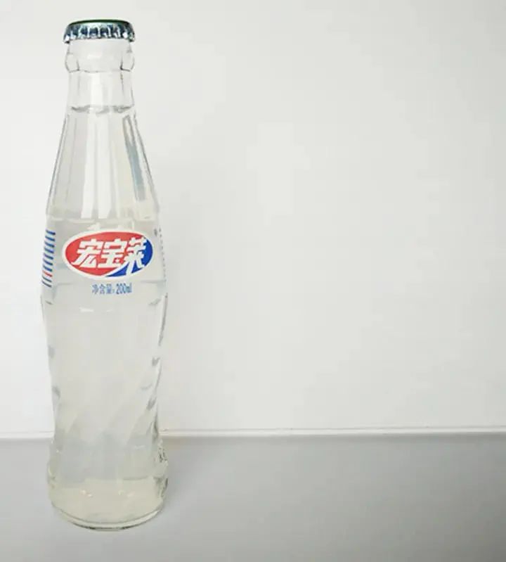 宏宝莱荔枝味和凤梨味哪个好喝,荔枝宏宝莱