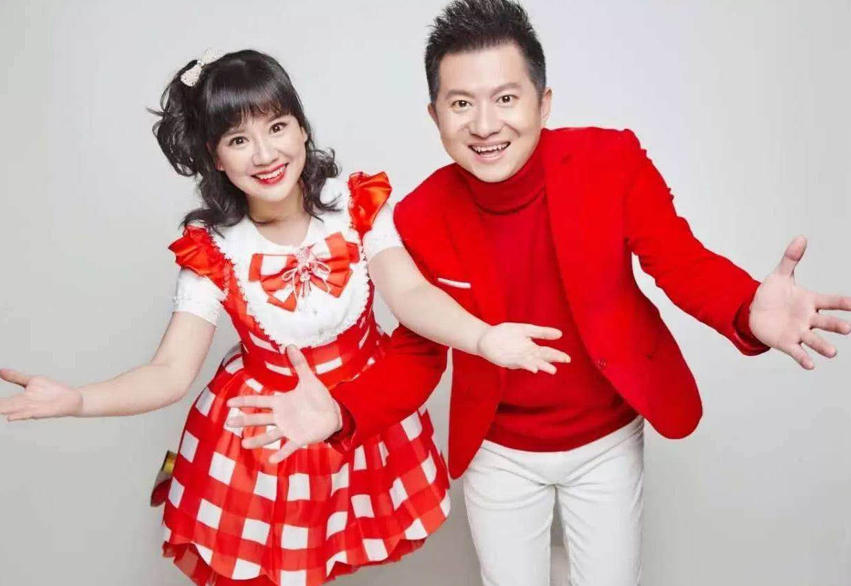 高龄生子、嫁神秘富商、退休成网红，“童年回忆”们变样了吗？