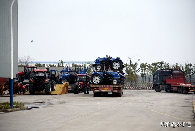 东风604大棚拖拉机,山地丘陵大棚果园用35马力拖拉机