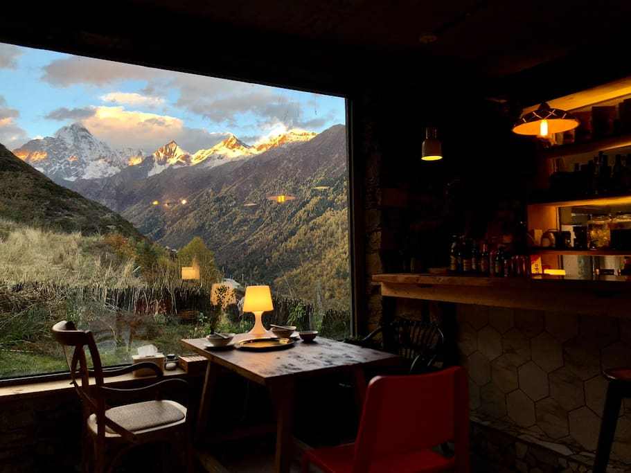 四姑娘山看雪山民宿,在四姑娘山玩住哪里