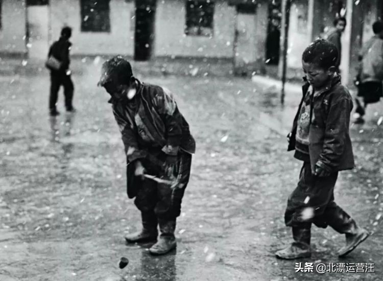 80后的童年回忆踢瓦片,北方80后小时候的瓦片