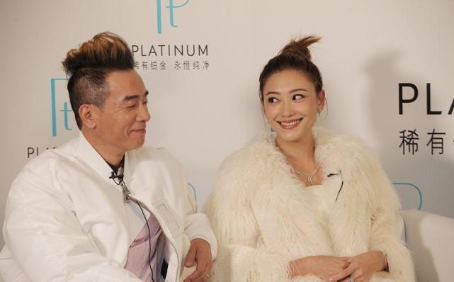 情侣出门都很装,情侣出门玩穿什么情侣装