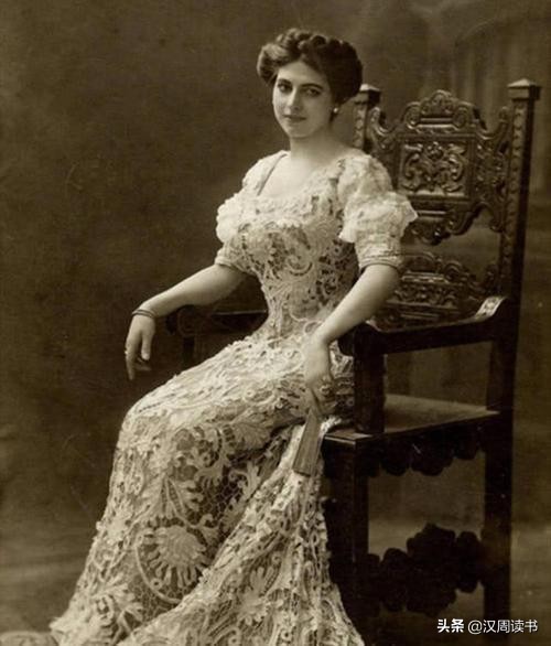 老照片1950年代的玛丽莲梦露,玛丽莲梦露粉红色裙子