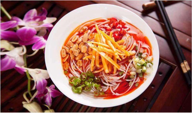 为什么有的餐饮店生意很爆火,动不动就开几千家店的东北餐饮人