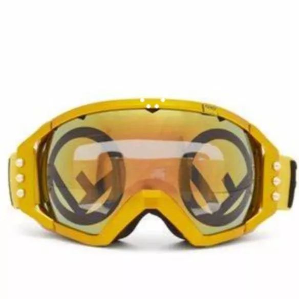 都穿什么牌子滑雪服,哪个牌子的滑雪服最好看