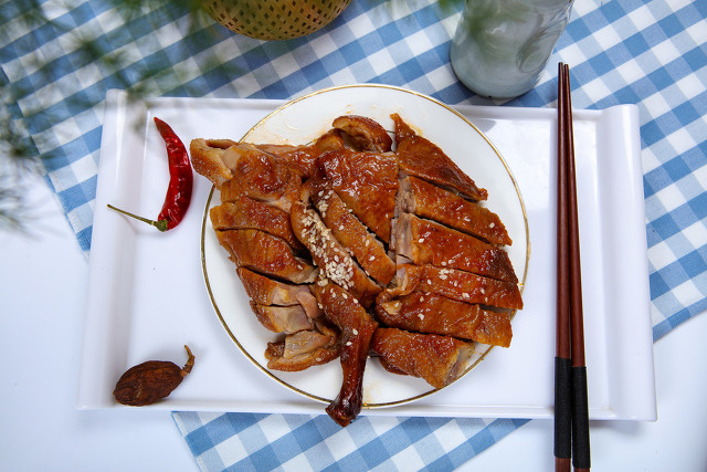 街上卖的烤鸭为什么那么便宜,大街上20几块钱的烤鸭