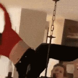 搞笑GIF动图:小姐姐,你体验木乃伊的制作过程,能坚持几分钟