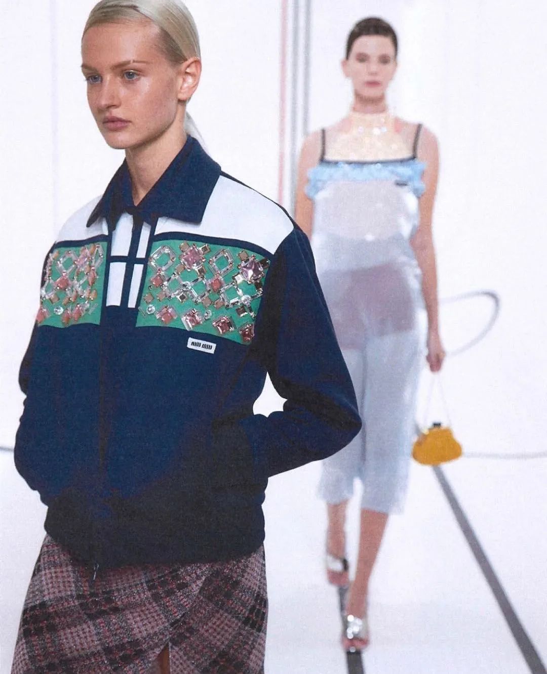 虞书欣穿的可爱灵动的衣服,自己认为适合虞书欣的衣服