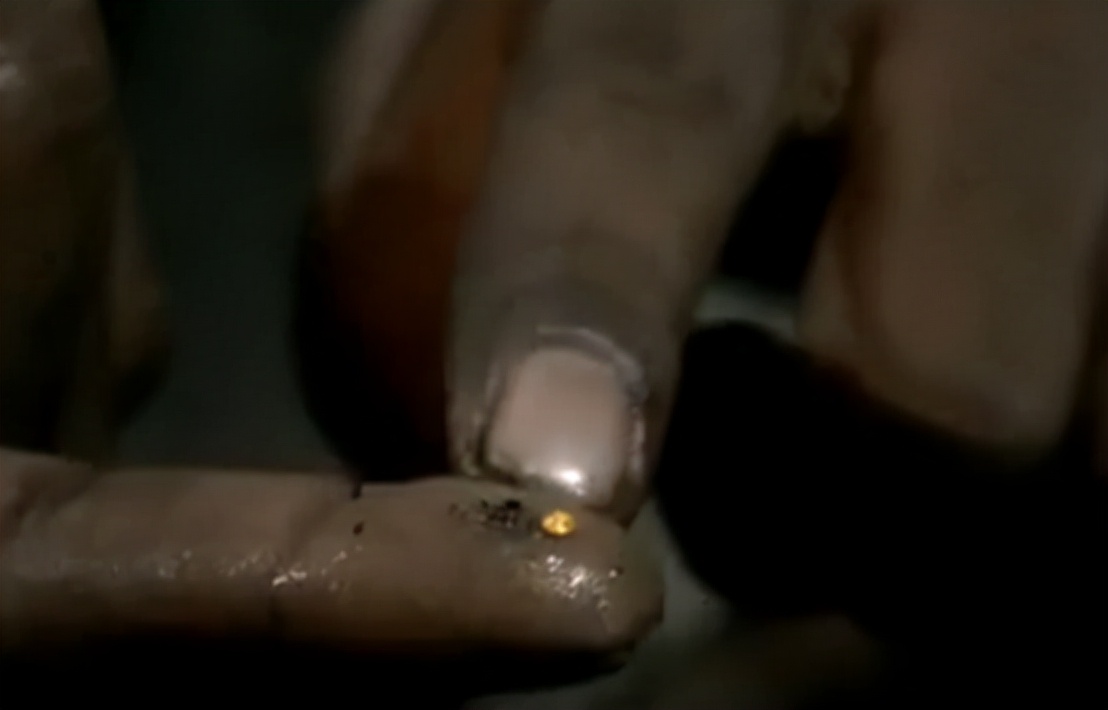 印度穷人下水道里淘金,印度穷人淘金