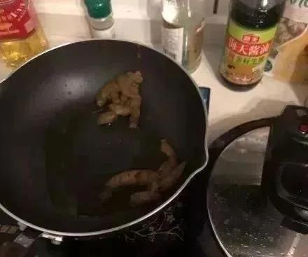 “煮了几天饭后,我在米缸里挖到了猫屎...”