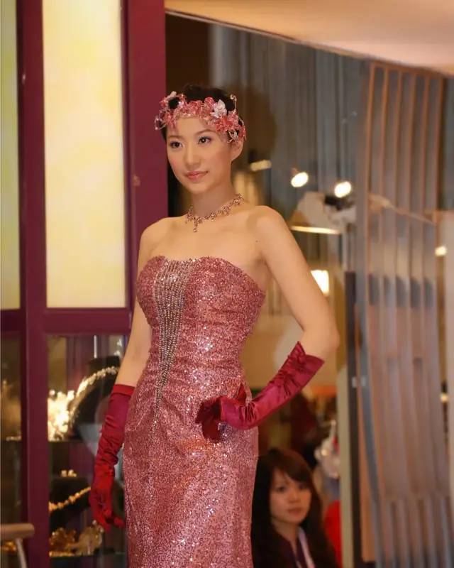 徐子淇嫁的豪门到底有多豪,徐子淇嫁入豪门八年生四子