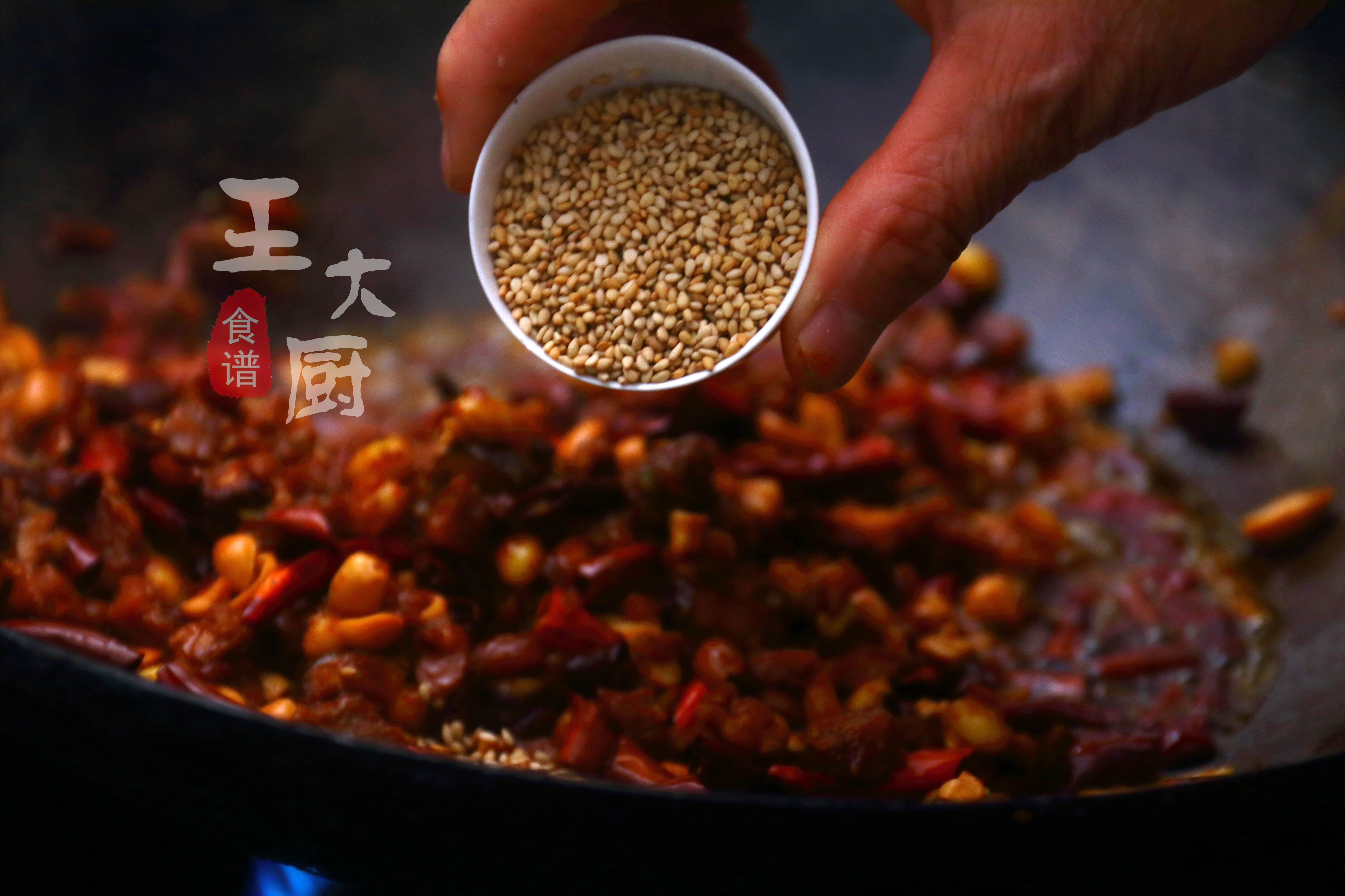 教你在家制作牛肉香菇酱香辣下饭,自制牛肉香菇拌饭酱